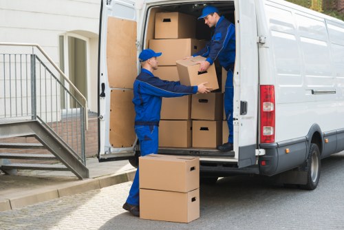 Careful loading support for a flat move in Barking