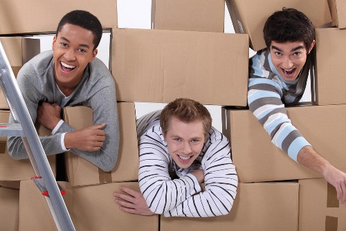 A local home moving team working in Barking residential streets